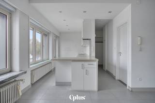 Ruim en lichtrijk appartement (138m²) gelegen op de 1ste verdieping (lift aanwezig) van een kleinschalige residentie. De residentie is gelegen in...