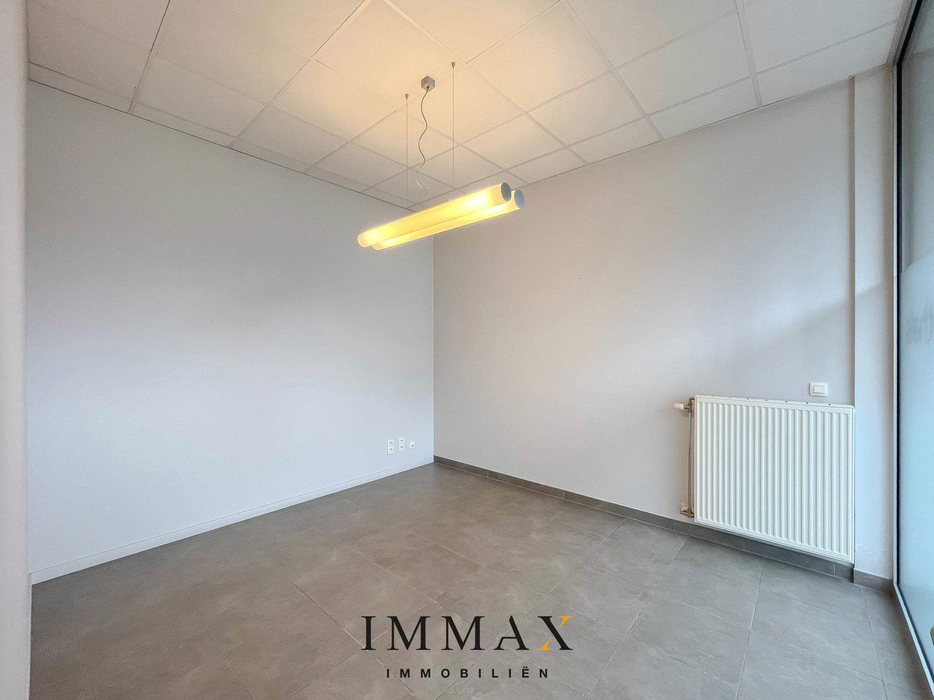 Commercial à louer à Oostkamp - photo 4