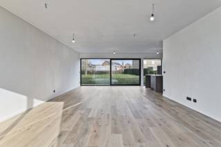 Comme chez soi au cœur de la natureCaché au fond d'un cul-de-sac paisible, une belle opportunité vous attend pour vraiment rentrer chez vous...