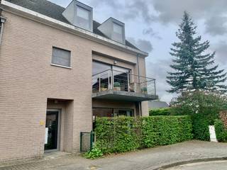 Gelijkvloers appartement met twee slaapkamers en tuin, autostaanplaats en berging op een rustige ligging in Zevendonk • Lift aanwezig...