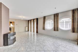 Voor meer info of een bezoek, bel 054 69 39 34 - Op een uitstekende ligging in Denderleeuw bevindt zich deze instapklare halfopen bebouwing...