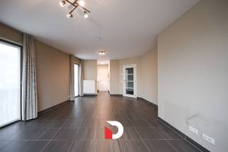 Dit stijlvol hoekappartement op de eerste verdieping biedt een uitzonderlijke woonbeleving dankzij de mooie lichtinval en het rustgevende uitzicht...