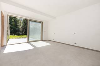 Deze nieuwe woning van 270 m² ligt in een rustige woonwijk en valt op door zijn royale volumes, zijn lichtinval en zijn ideale indeling voor...