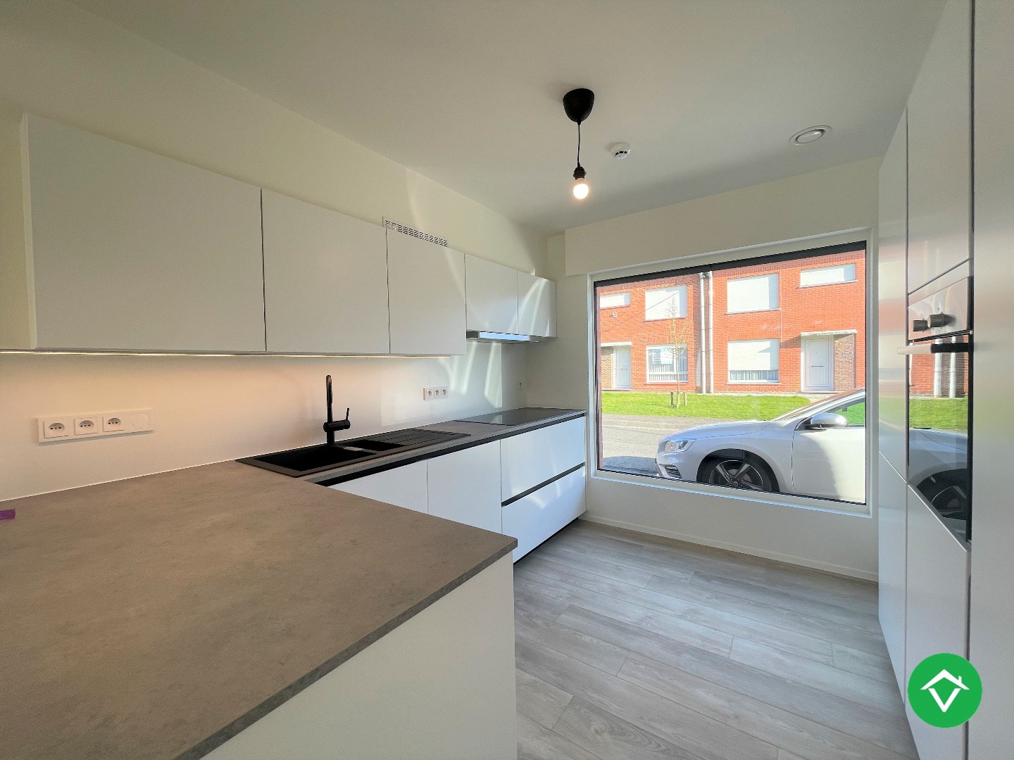 Ruime, gerenoveerde woning met twee slaapkamers te Roeselare - foto 5