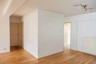 Op zoek naar een lichtrijk, ruim en comfortabel appartement gelegen op een toplocatie? Dit 2-slaapkamerappartement biedt alles wat u nodig heeft...