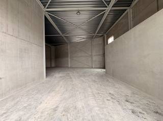 Nieuwbouw magazijn te huur 335 m²In een recent ontwikkeld en verzorgd magazijnenpark bieden wij een nieuwbouw magazijn van 335 m² te huur aan. Deze...