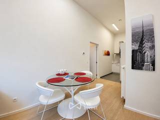 Tel: 0456 89 12 70 / Email: noah.c@weinvest.be<br /><br />We Invest is pleased to exclusively offer this modern studio located at 48 Rue du Fossé aux Loups, right in the heart of Brussels.<br /><br />Ideally located in the city centre, this studio benefits from an exceptional location, close to shops, restaurants, public transport and all the amenities of the city centre.<br /><br />The studio stands out for its high ceilings, giving the entire space a particularly pleasant and spacious feel.<br /><br />The studio comprises a bright and modern living area, a fully equipped kitchen, a shower room and various storage spaces.<br /><br />This property offers a turnkey solution: fully furnished and available immediately, with a private storage cellar and bicycle storage included.<br /><br />Rent: €1,140/month<br /><br />Charges: €170/month, including common charges, heating and hot water.<br /><br />EPC: B<br /><br />Available immediately! Minimum lease term: 1 year and 6 months.<br /><br />Contact us to arrange a viewing! For more exclusive properties, visit www.weinvest.be.