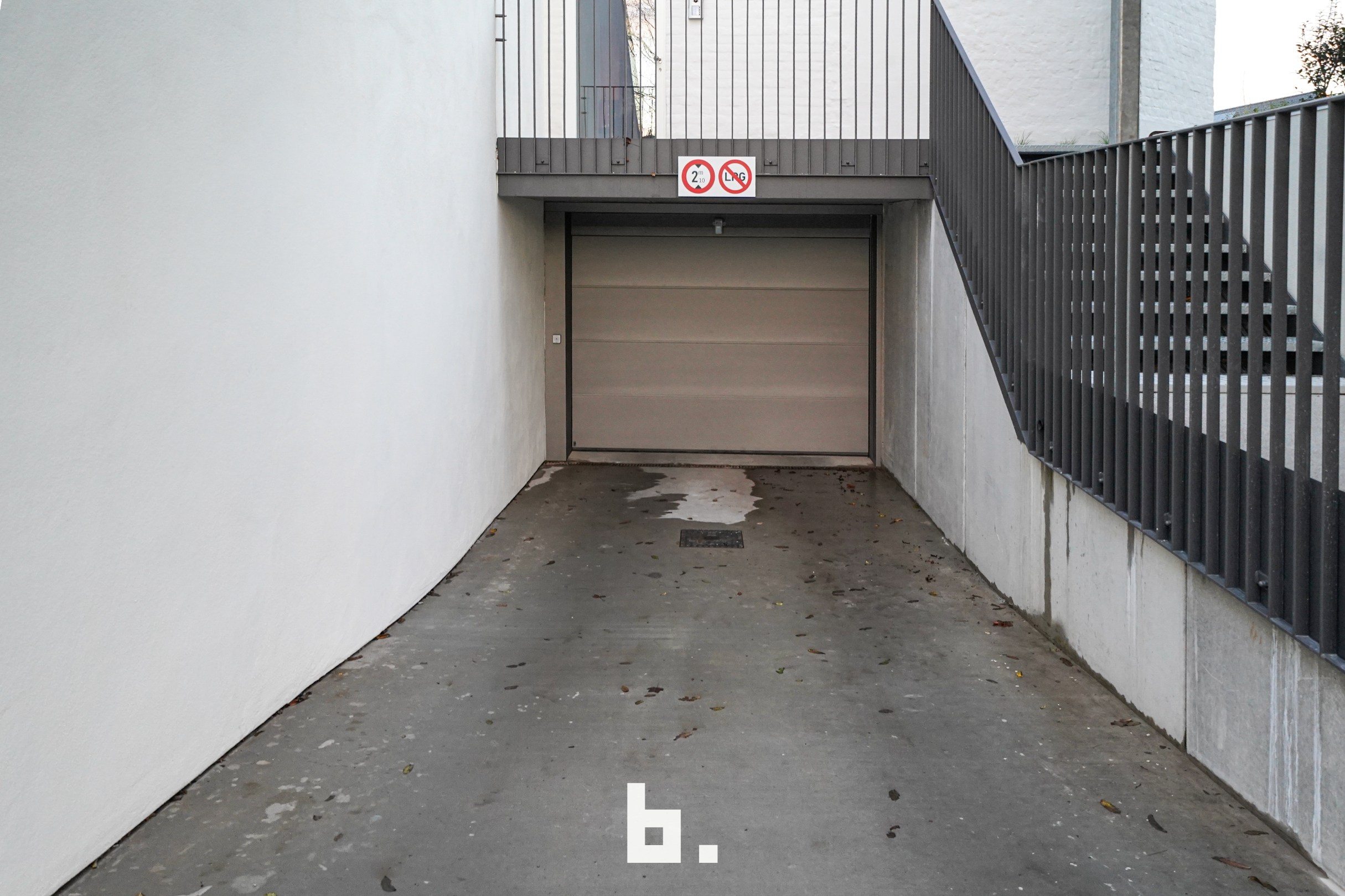 Garage for sale in Bruges - photo 2