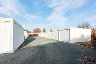 Te koop: garage in het centrum van Lebbeke, gelegen aan de Kapellekensbaan. Deze garage biedt een unieke kans in een buurt waar garageboxen schaars...