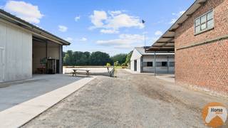 DILBEEK - Dit uitgestrekte complex, met maar liefst 35boxen, biedt een breed scala aan faciliteiten die voldoen aan de hoogste eisen voor fok- en sportpaarden. <br />De binnenpiste van 27 x 52 meter en de buitenpiste van 32 x 55 meter zijn ideaal voor zowel dressuur- als springtraining, ongeacht de weersomstandigheden. <br />De stapmolen, winterpaddocks en aanpalende weides maken het plaatje helemaal af.<br /><br />Aanpalend aan deze infrastructuur bevindt zich een ruime woning die voldoet aan alle hedendaagse normen.<br /><br />Door zijn rustige maar goed bereikbare ligging, biedt deze eigendom enorm veel mogelijkheden.<br /><br />Wenst u meer informatie of een bezoek? Neem dan zeker contact op: 053/60.65.66