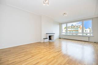 GANSHOREN, Exposition Universelle, spacious and bright 2-bedroom apartment of ± 90m² in good condition. It is composed as follows: entrance...