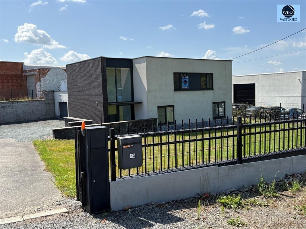 APPARTEMENT MET MAGAZIJN GELEGEN IN KMO ZONE - foto 2