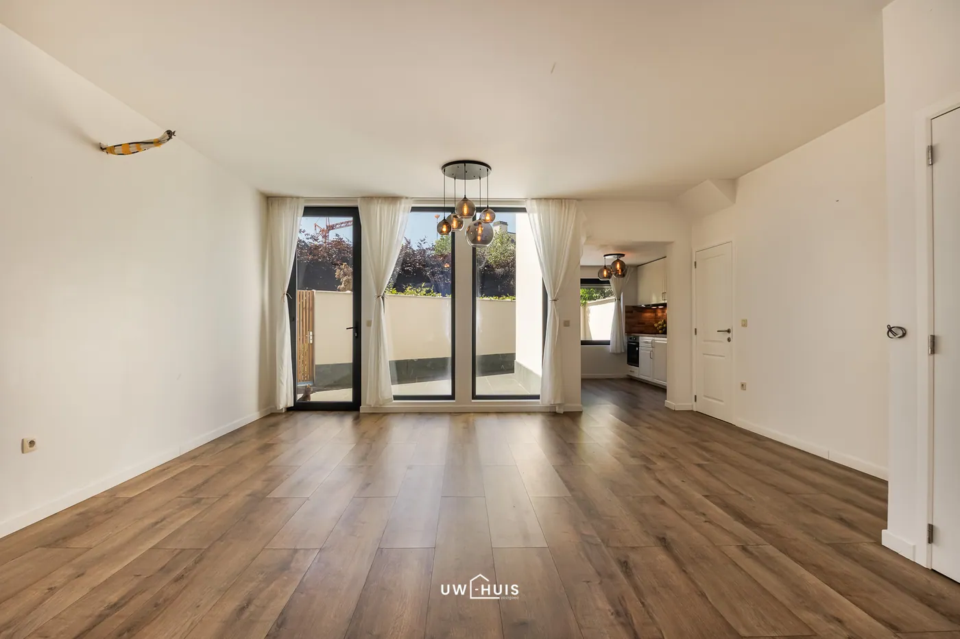 Immeuble commercial prêt à l'emploi avec grande maison et 6 chambres - photo 3
