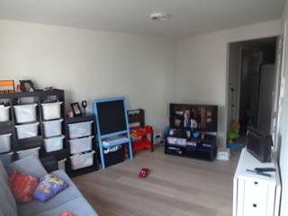 <p>Deze instapklare studio van 35 m² is gelegen op de eerste verdieping van een gebouw bestaande uit 1 handelspand (bakkerij) en 2 appartementen. De studio is voorzien van een woonkamer met open perfect ingerichte keuken, aparte slaapkamer en badkamer met toilet. Perfect voor iemand die op zoek is naar een kleine woning middenin het centrum van Gentbrugge.</p>
<p>referentie: 5731</p>