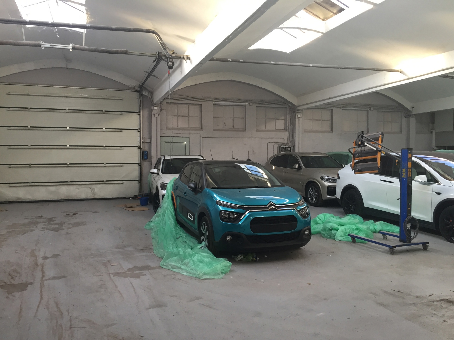 Magazijn met verhard en omheind terrein te huur. - foto 2