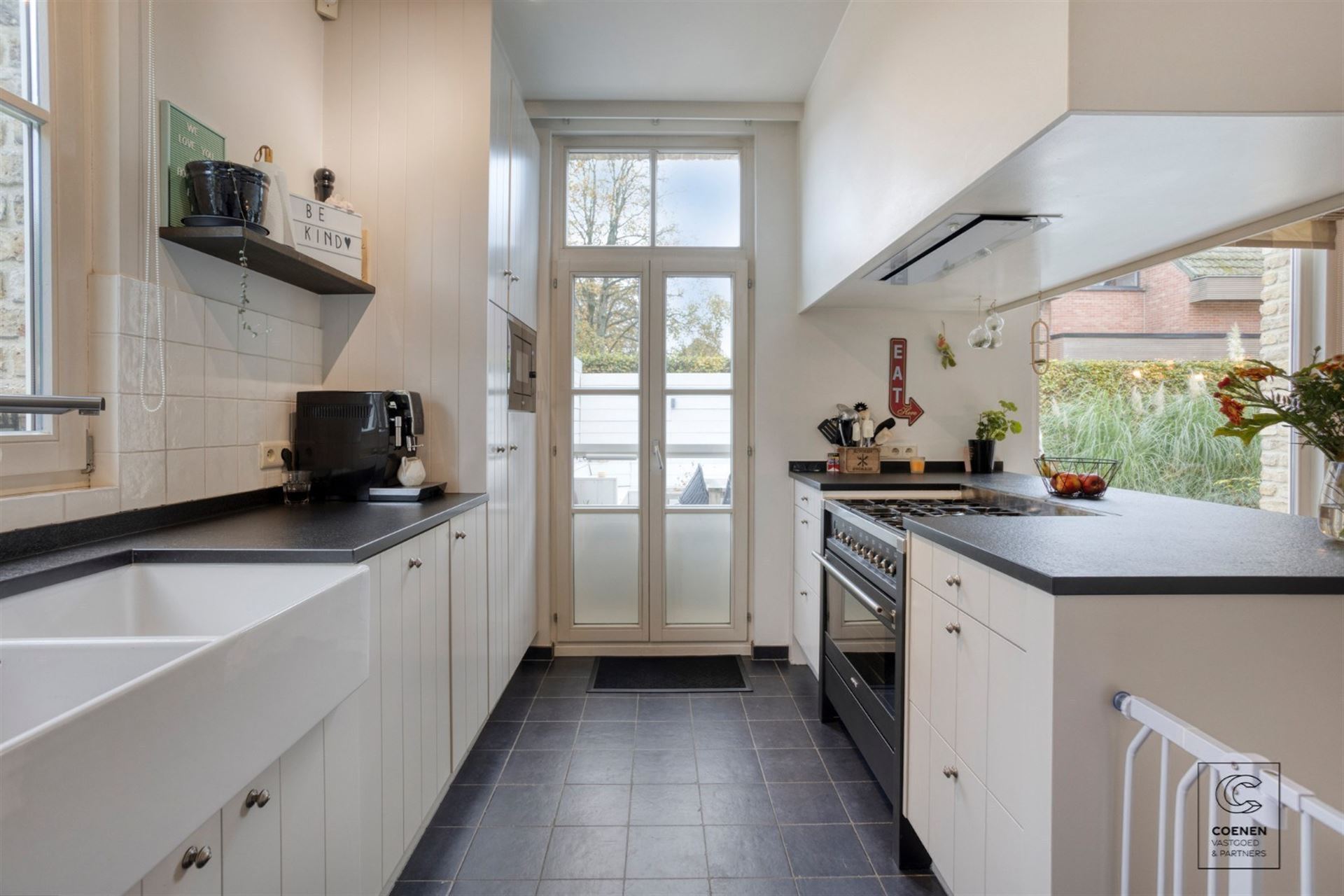 Prachtige woning met bew. opp. van 302 m² met tuin en zwembad  - foto 5