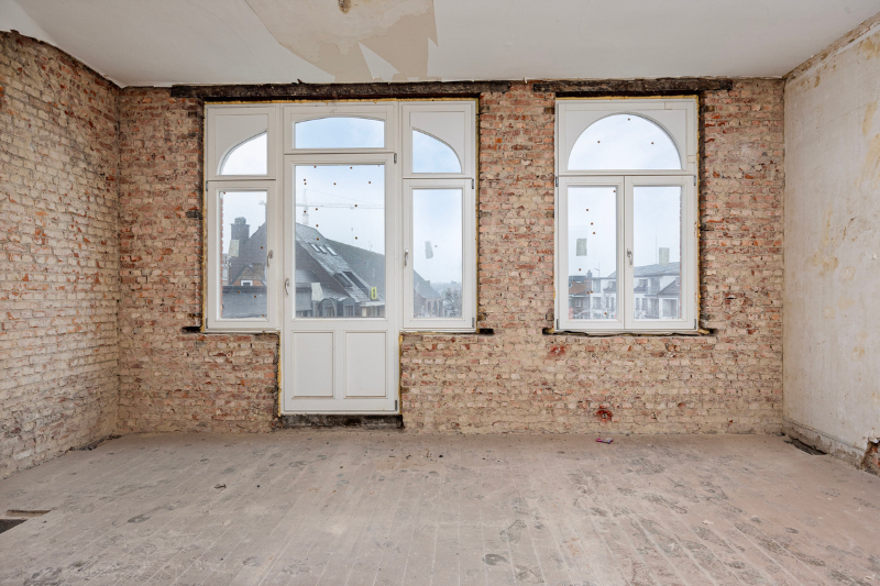 Pand met authentieke gevel op toplocatie – 355 m² renovatiepotentieel - foto 4