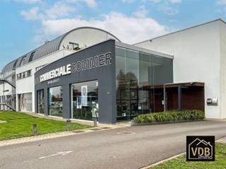 Volledig afgewerkt, modern en instapklaar pand  (GV 294 m² en -1 magazijn 119 m² en grote goederenlift) geschikt voor klein- en groothandel,...