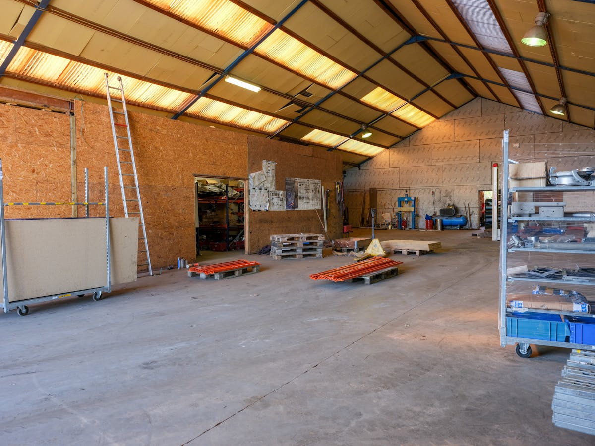 Magazijn (800 m²) met woonst (381 m²) te koop in Merelbeke - foto 4