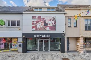 Zeer mooi handelspand te koop in de drukke Kerkstraat in bruisend Lommel. Deze winkelstraat ligt midden in het centrum en heeft een hoge...