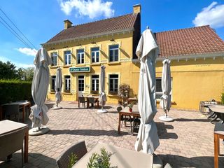 Super gelegen landhuis ingericht als restaurant te koop:Volledig ingericht restaurant met ruimte voor 50 zitplaatsen binnenZuidgericht terras met...