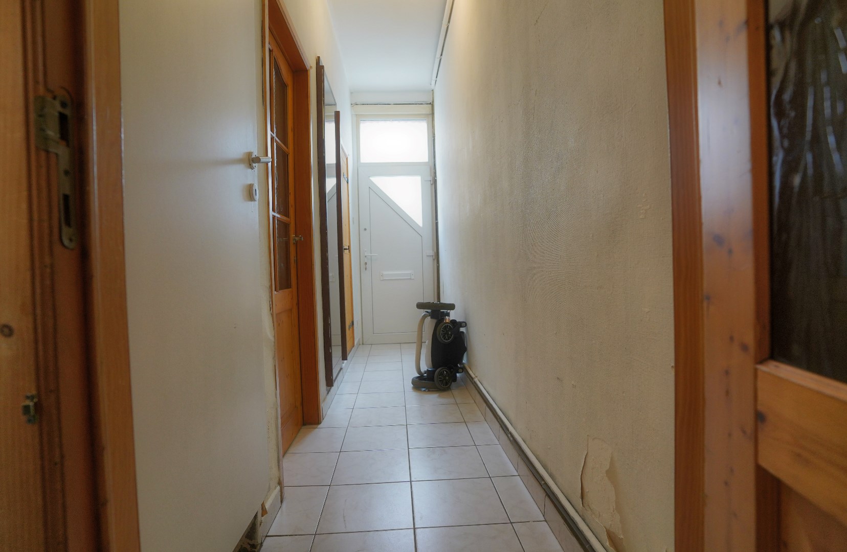 Relatief instapklare woning met 4 slpk en 2 badk, koer en terras - foto 2