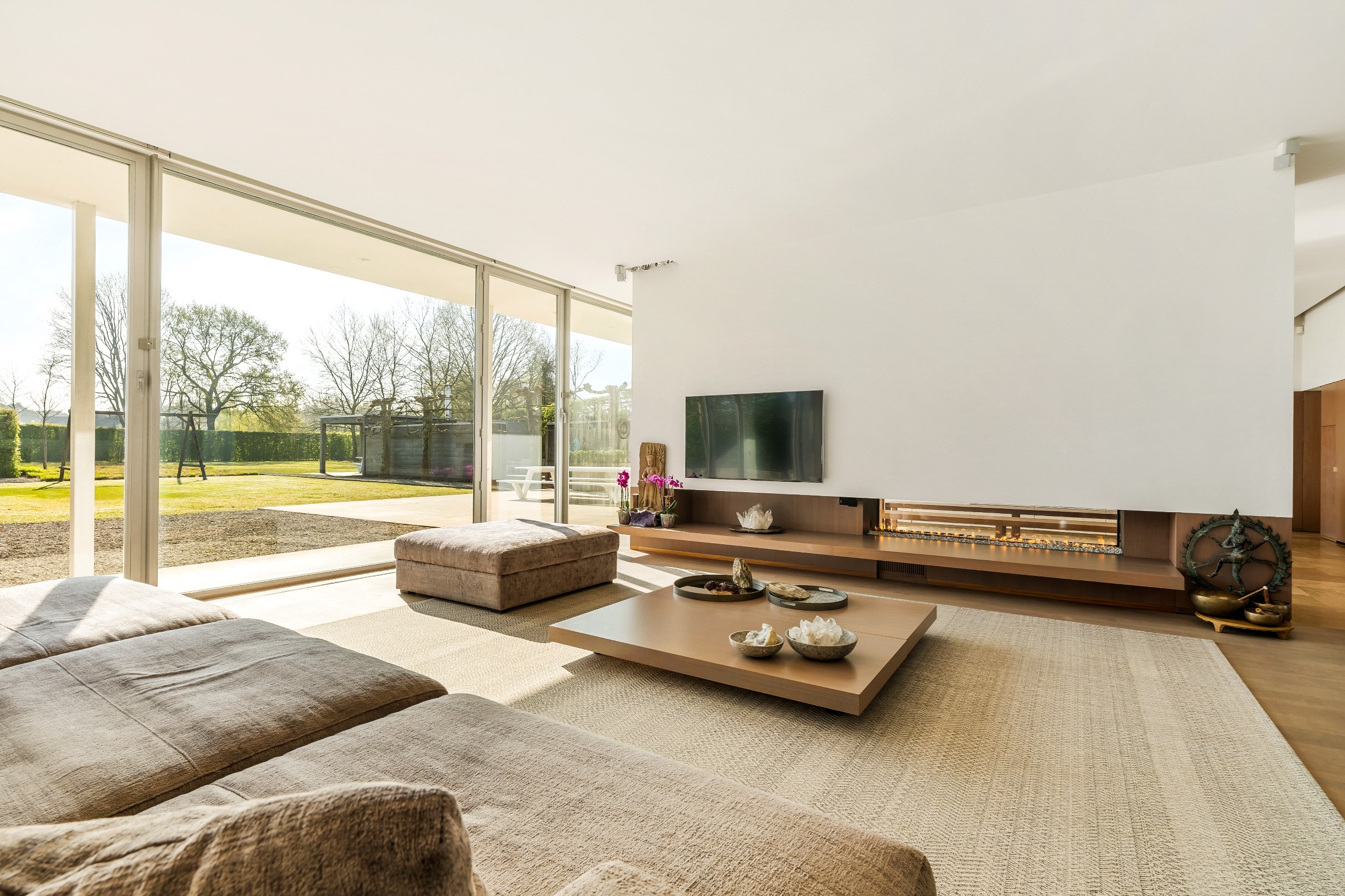 Strakke villa met buitenzwembad, wellness en kantoor/praktijk op 3.140 m² te Dessel - foto 2