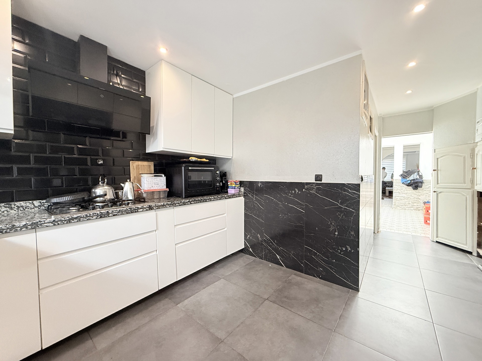 Leuke woning met 3 slk, oprit en tuin - foto 4