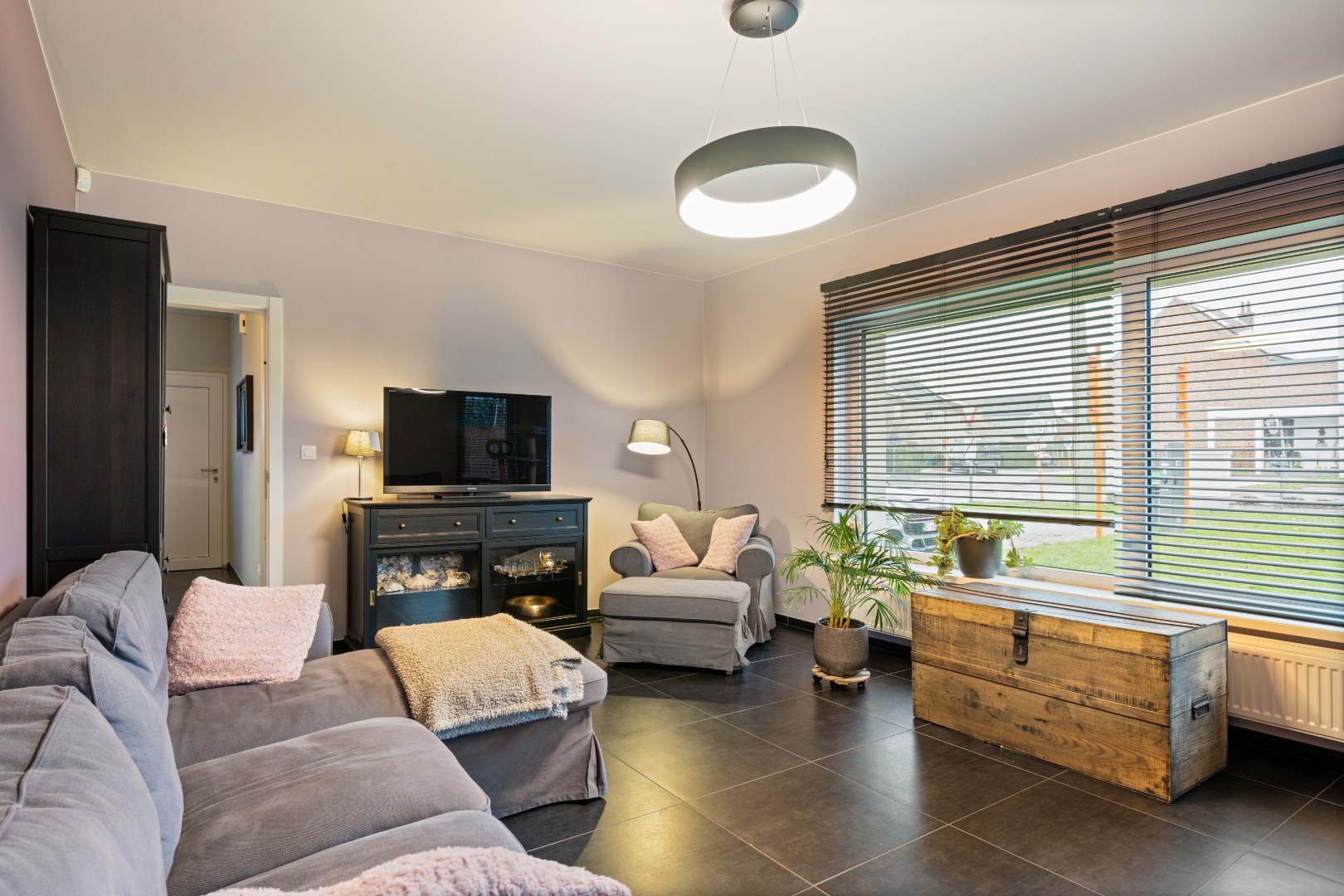 Open bebouwing met 6 slaapkamers en 3 badkamers! - foto 2