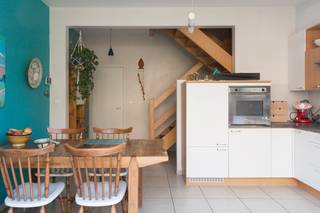 Gezellige rijwoning met tuin (NO gericht) op 5 minuten te voet van Dansaert en Sint-Kathelijne. In autovrije straat met ingang metro Graaf...
