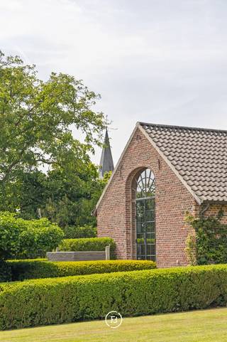 Aan de rand van het uitgestrekte natuurgebied rond het Schulensmeer in Lummen, verschuilt zich dit uitzonderlijk landgoed, met een geschiedenis...