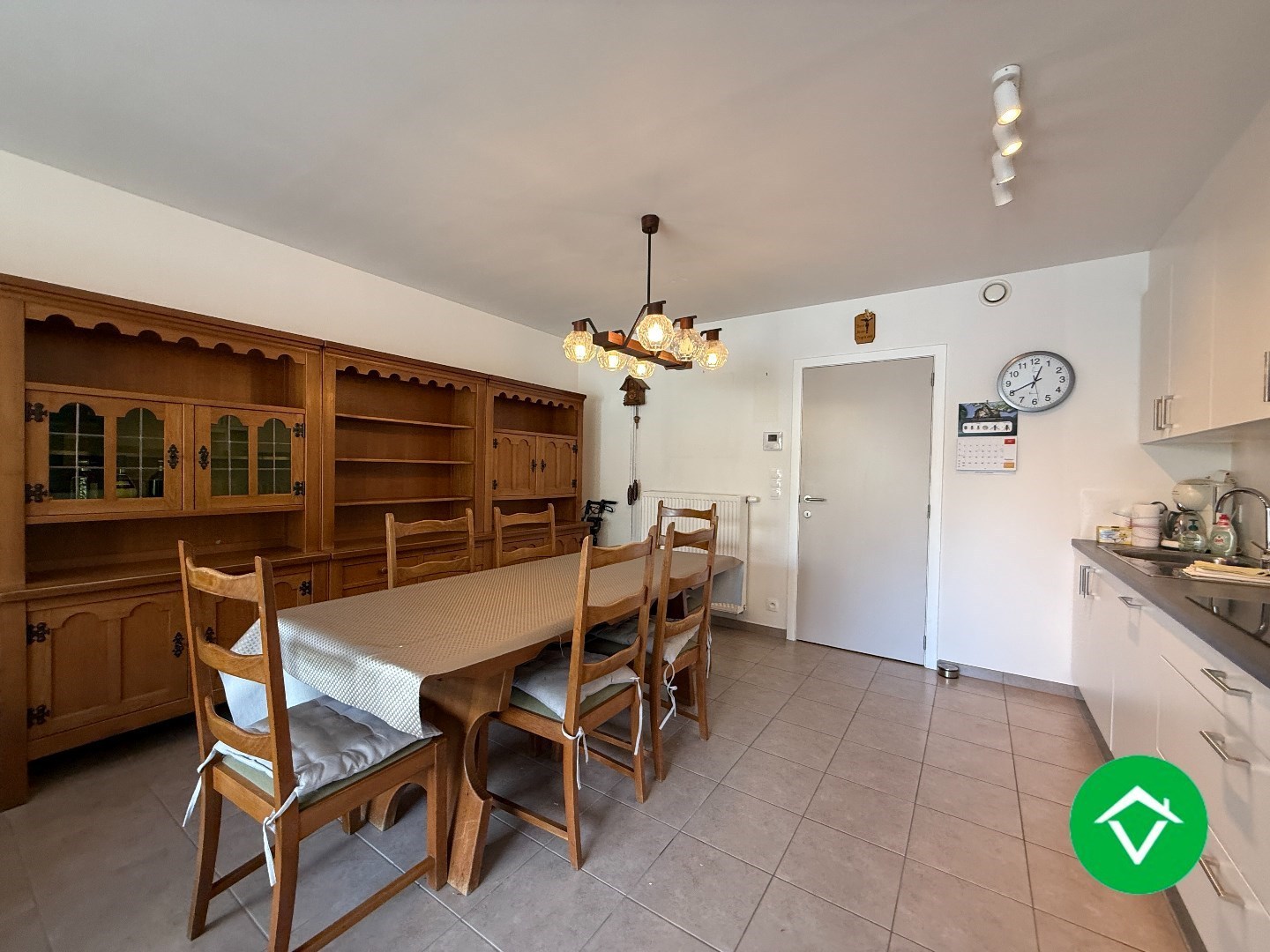 Gelijkvloers appartement op een centrale ligging met één slaapkamer, tuin en autostaanplaats te Roeselare - foto 4