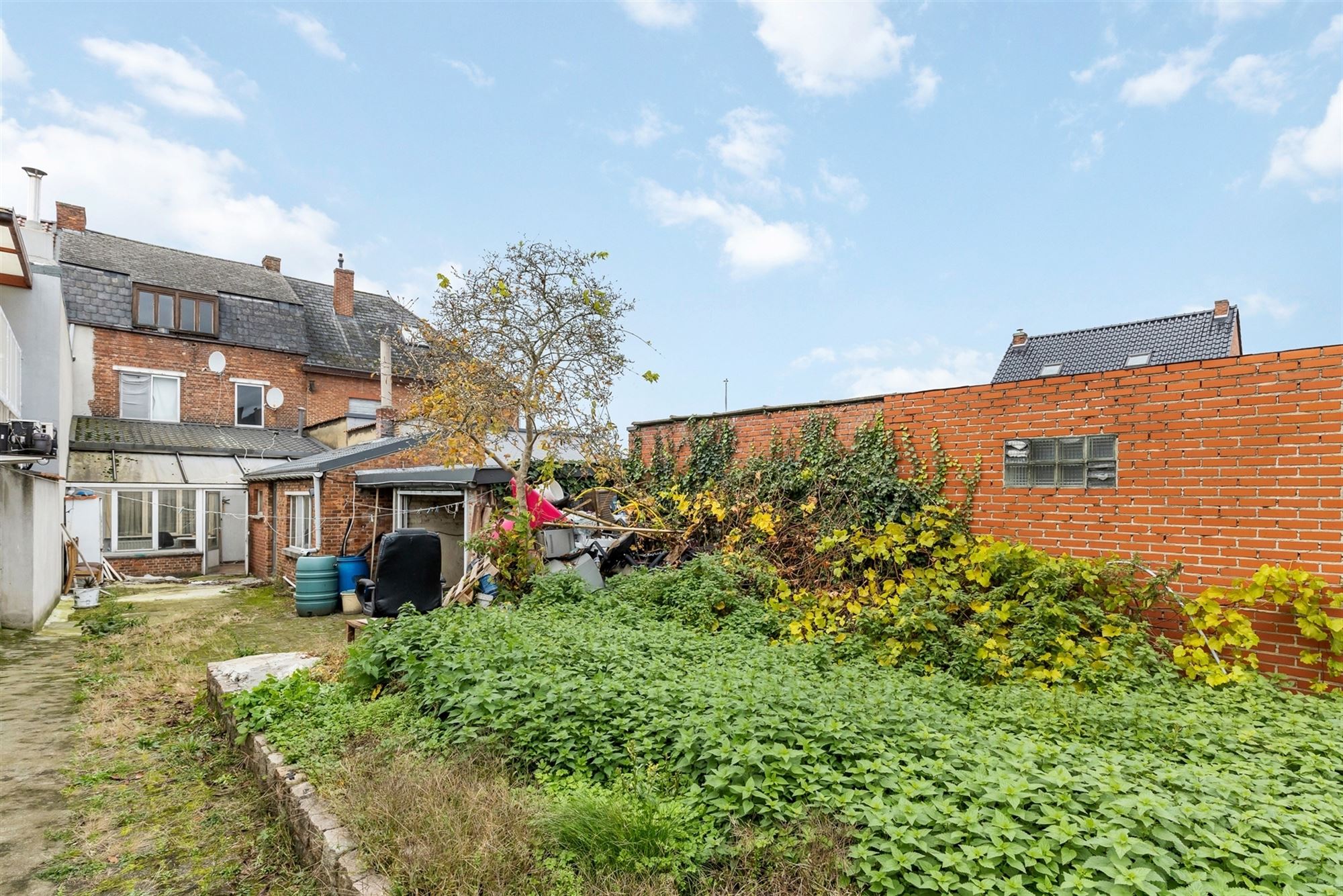 TE RENOVEREN WONING MET TUIN OP CENTRALE LIGGING TE BERINGEN - foto 2