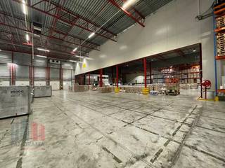 Entrepôt logistique d'une superficie de 6.383 m² avec 82 m² de bureaux à louer à Malines. Excellente situation dans la zone industrielle...