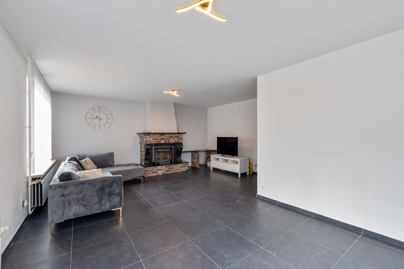 Instapklare halfopen bebouwing met 3 slaapkamers en ruime garage/werkplaats op centrale ligging - foto 5