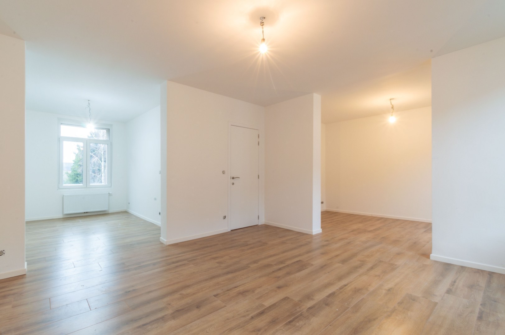 ZEER RUIME, VOLLEDIG GERENOVEERDE WONING ! - foto 5