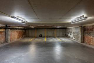 Vlot bereikbare autostaanplaats centraal gelegen in de Paul Parmentierlaan, ter hoogte van het Abraham Hansplein, tussen de Elizabetlaan en de...