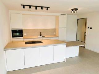Hoogwaardig afgewerkt en modern 2 slaapkamer appartement op gelijkvloers met ruim terras, 1 bovengrondse autostaanplaats voor het appartement,...