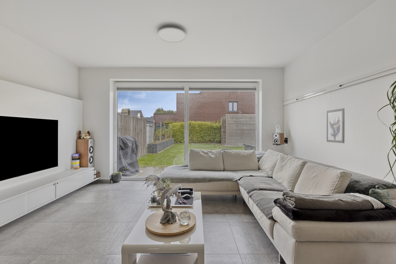 Instapklare halfopen bebouwing met 2 slaapkamers en tuin - foto 5