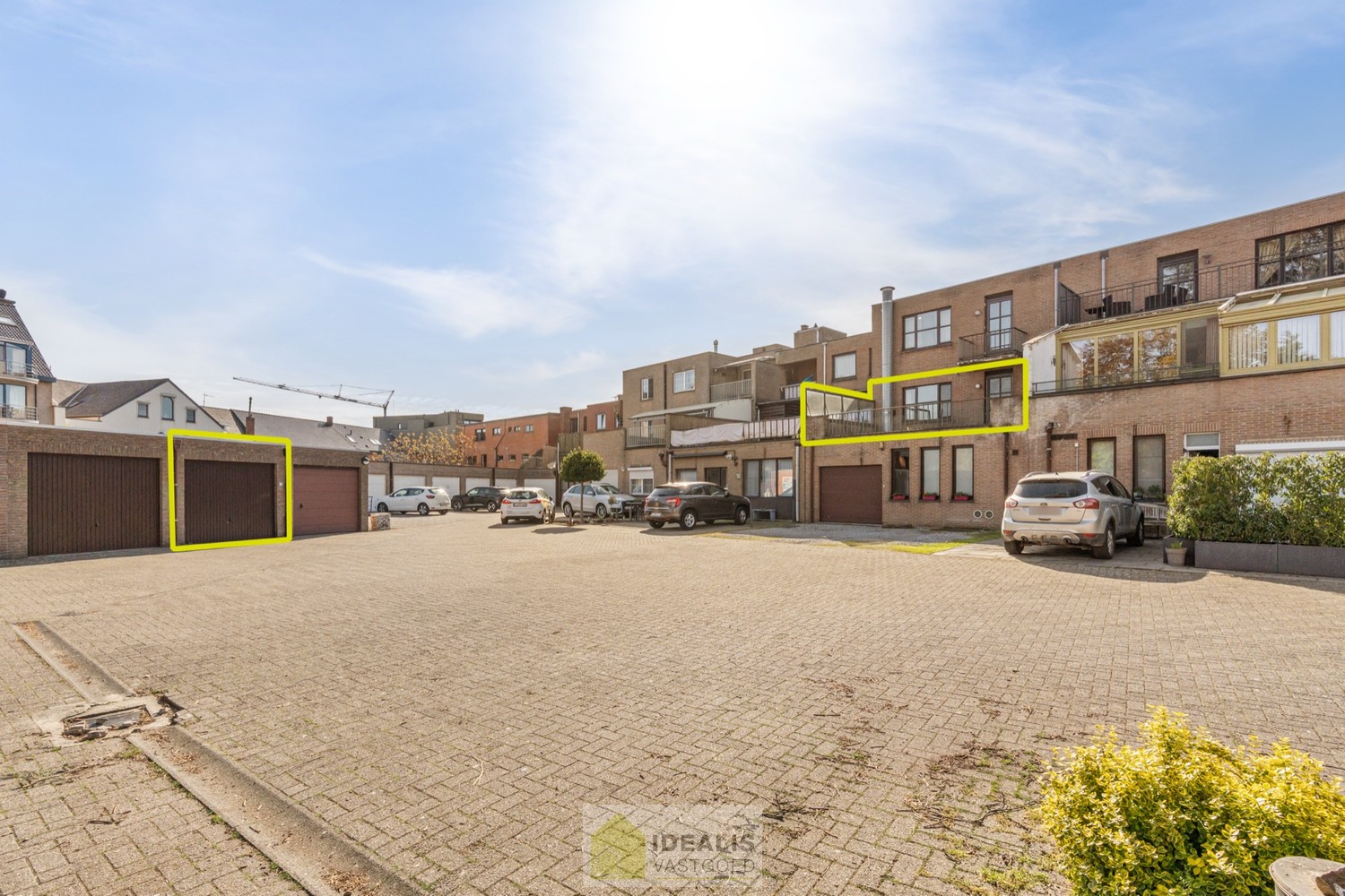 IDEALIS VASTGOED – RUIM APPARTEMENT MET TERRAS VAN CA.35M² EN PRIVATIEVE GARAGE IN HARTJE LOMMEL! Dit ruime appartement met een netto bewoonbare oppervlakte van ca.101m² bevindt zich op de 1e verdieping. Het appartement is vlot bereikbaar via de trappenza - foto 3