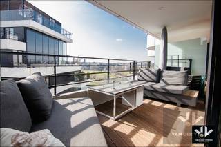 Knap afgewerkt 2 slpk appartement met zonnig terras en zicht op het waterTroeven: * Topligging in Zuidzicht 4 aan de Blauwe Boulevard * Mooi zicht op...