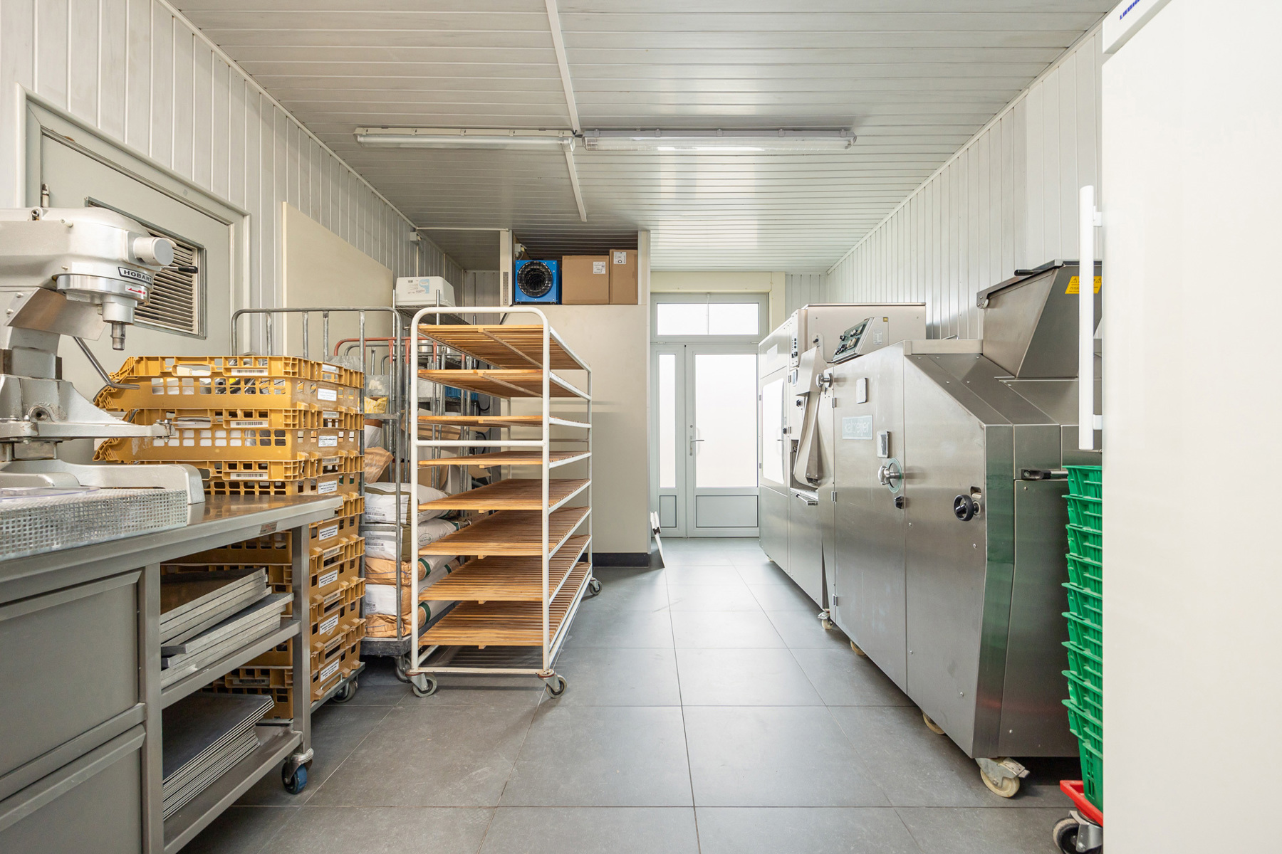 Warme bakkerij &amp; aangrenzende bouwgrond met parking - foto 5