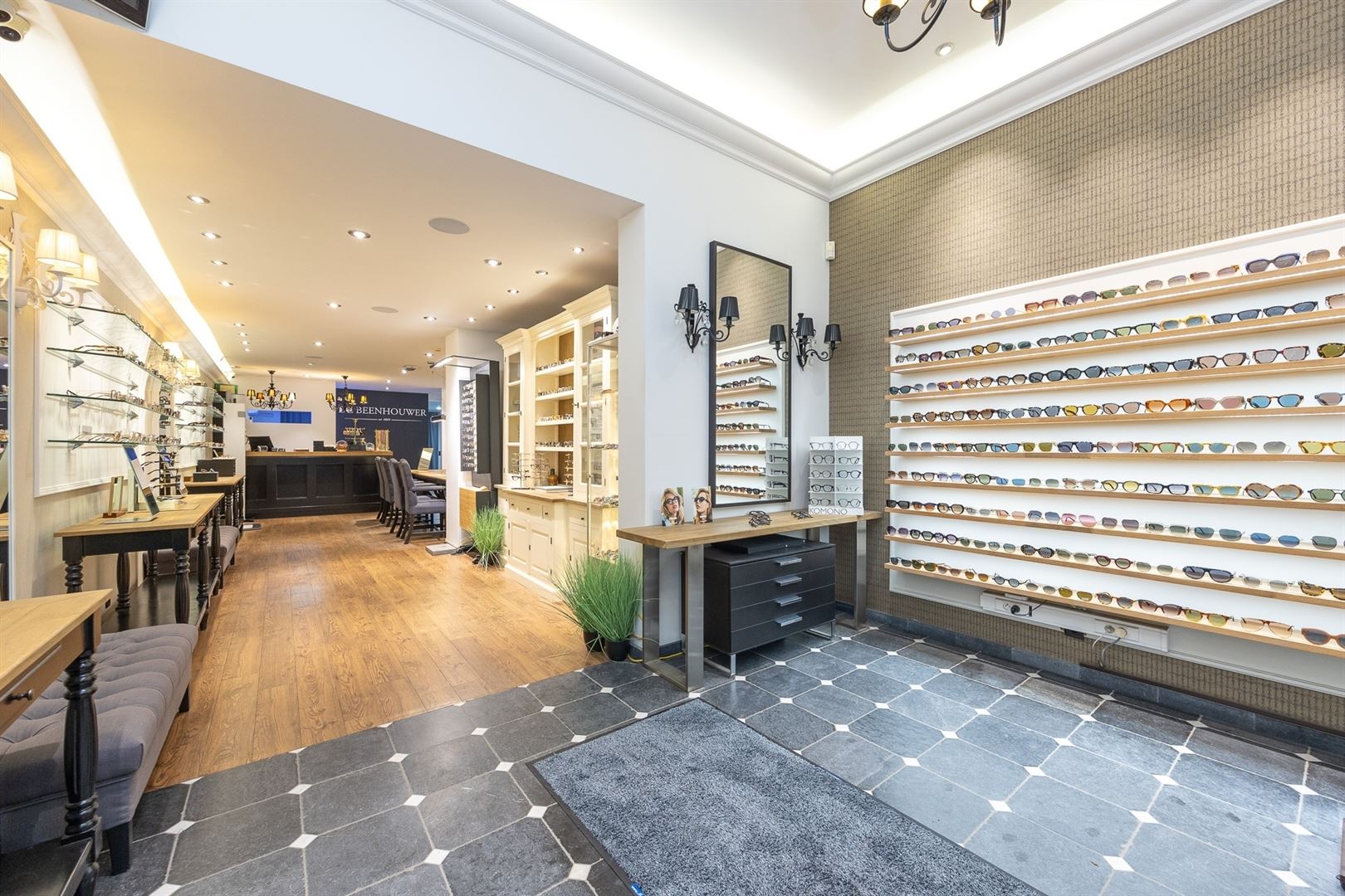 Handelsgelijkvloers op topligging in hartje Brasschaat - foto 4