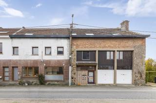 Centrally located building with exceptional potential in Meerbeek (Kortenberg)

This characterful building, located on the Dorpsstraat in the heart of Meerbeek, offers a unique opportunity for those seeking space and development possibilities.
According to the existing permit, the property is classified as a residence with warehouse. In its current state, however, multiple residential units have been created, which does not correspond to the permitted situation.

With a generous gross area of more than 570 m², the building offers impressive volume and numerous opportunities for anyone wishing to realise a tailor-made project. Thanks to its central location, spacious layout and strong potential, this property is an ideal opportunity for creative renovators or investors.

