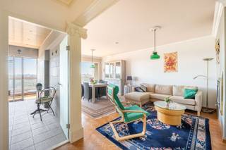 Op zoek naar een instapklaar appartement met een uniek uitzicht? Dit verzorgd 1-slaapkamerappartement op de 14e verdieping combineert...