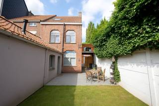 Deze OP TE FRISSEN woning (RENOVATIE 2013) bevindt zich in de gezellige stad Tielt, aan de Plantinstraat 3, en biedt een ideaal thuis op een...