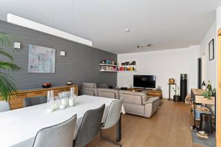 Dit ruim en energiezuinig gelijkvloersappartement is gelegen in een rustige en aangename straat, met alle voorzieningen zoals winkels, scholen...