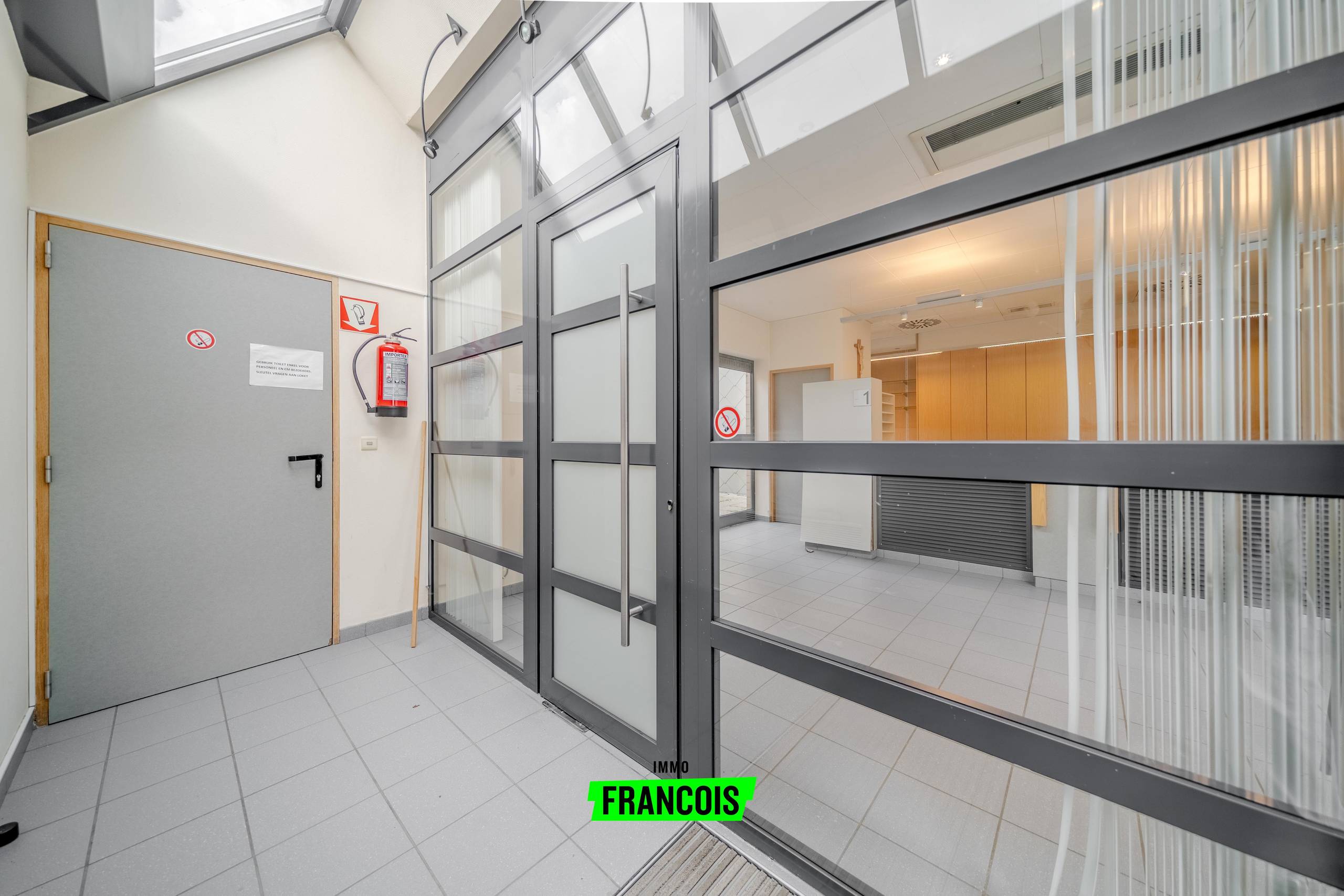 Kantoor met veel mogelijkheden te koop in Staden! - foto 3