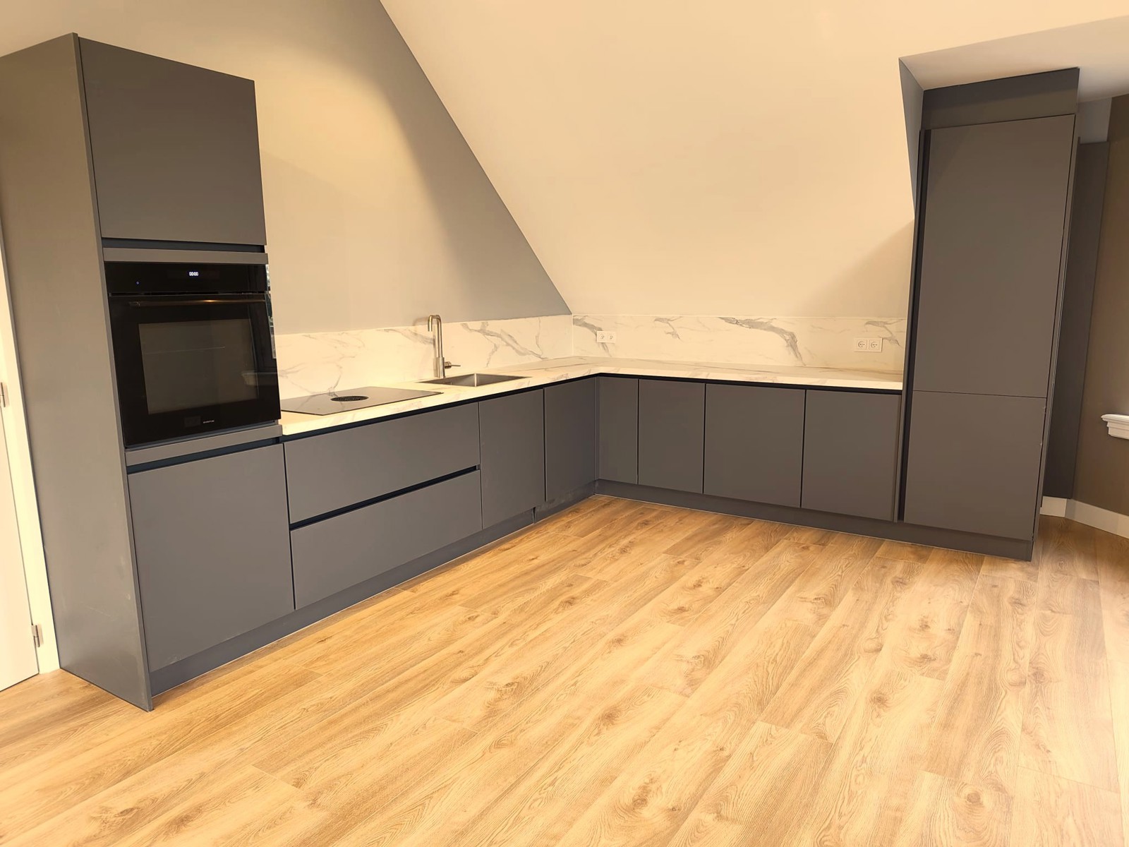 Volledig gerenoveerd app 2 slk + open keuken + terras - foto 4