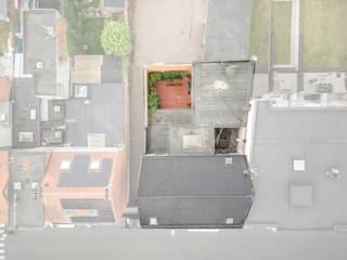 Ben je op zoek naar een veelzijdig handelspand met woonst in centrum Sint‑Niklaas? Lees dan zeker verder!Deze eigendom ligt in de Driekoningenstraat...